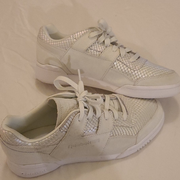 Reebok Shoes - Like new Reebok lifting shoes, sz 8.